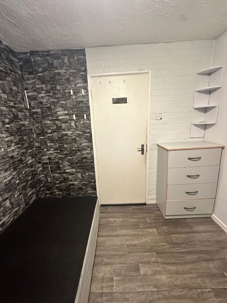 Single room to rent Available Now