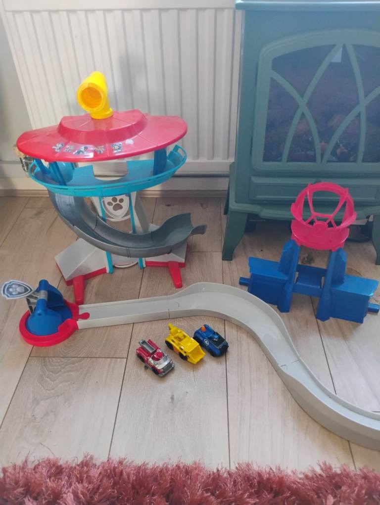 Paw patrol tower and track