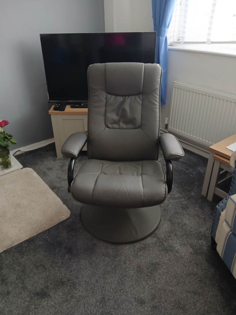 Recliner swivel chair 