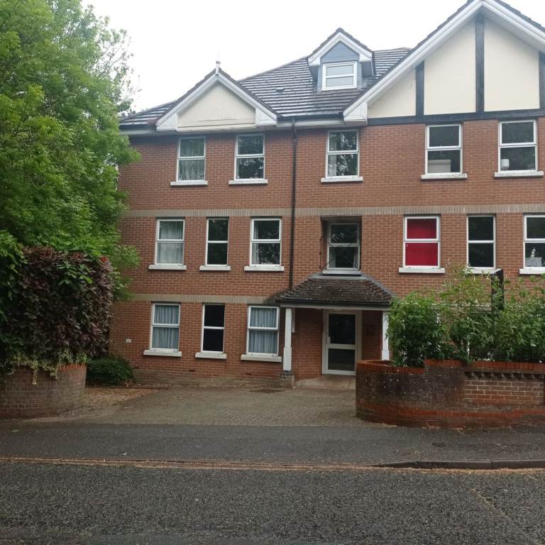 Double bed room in shared flat in Portswoud 