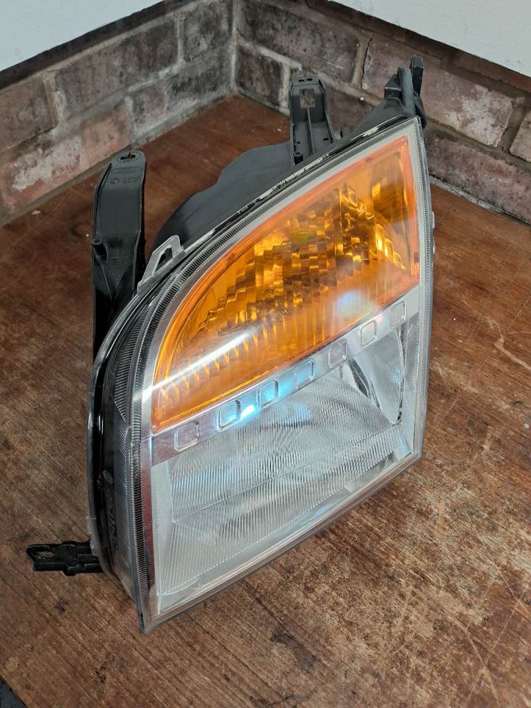 Ford Fusion headlamp nearside (left) complete with fitted bulbs.