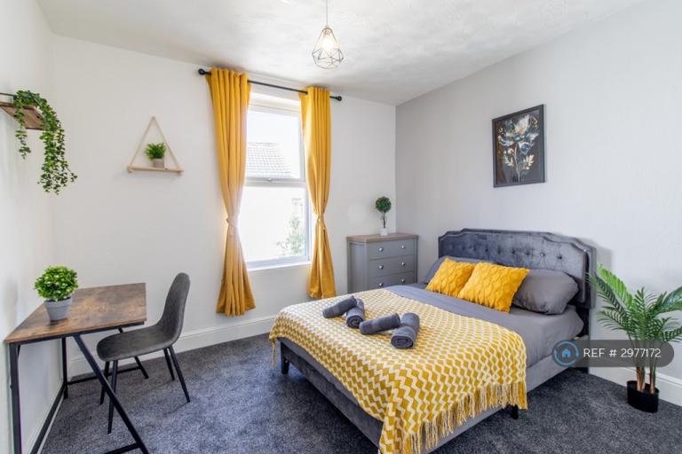 1 bedroom in Francis Avenue, Southsea, PO4 (#2977172)