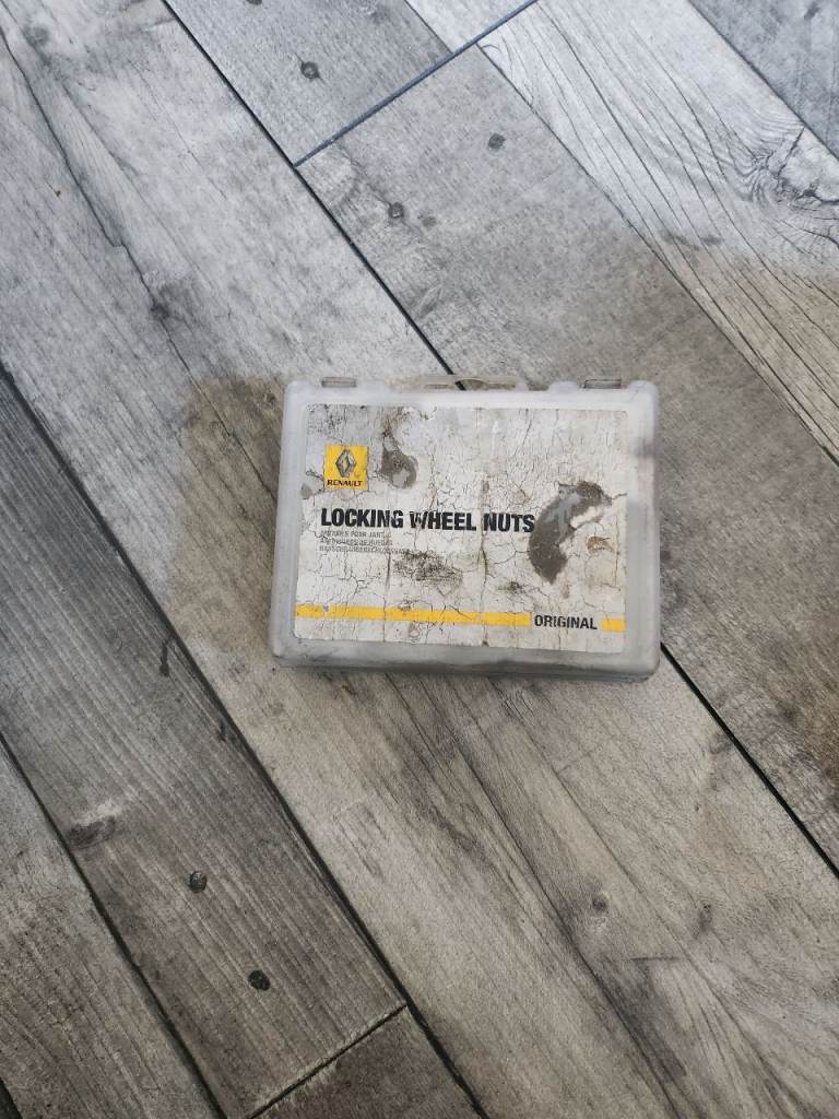 Renault megane mk3 locking wheel nuts