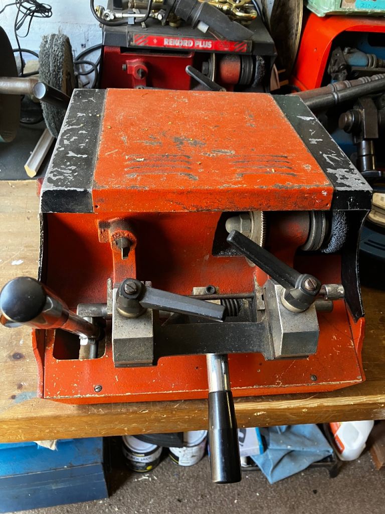 KEY CYLINDER MACHINE 
