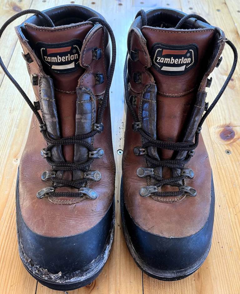 Zamberlan (Italian) men's brown leather walking/hiking boots. EU45½ UK11½. Midsole repair required. 
