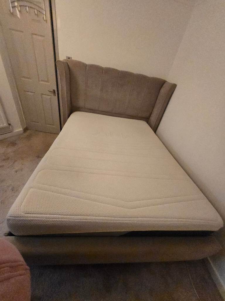 Orthopaedic matress wirh bed