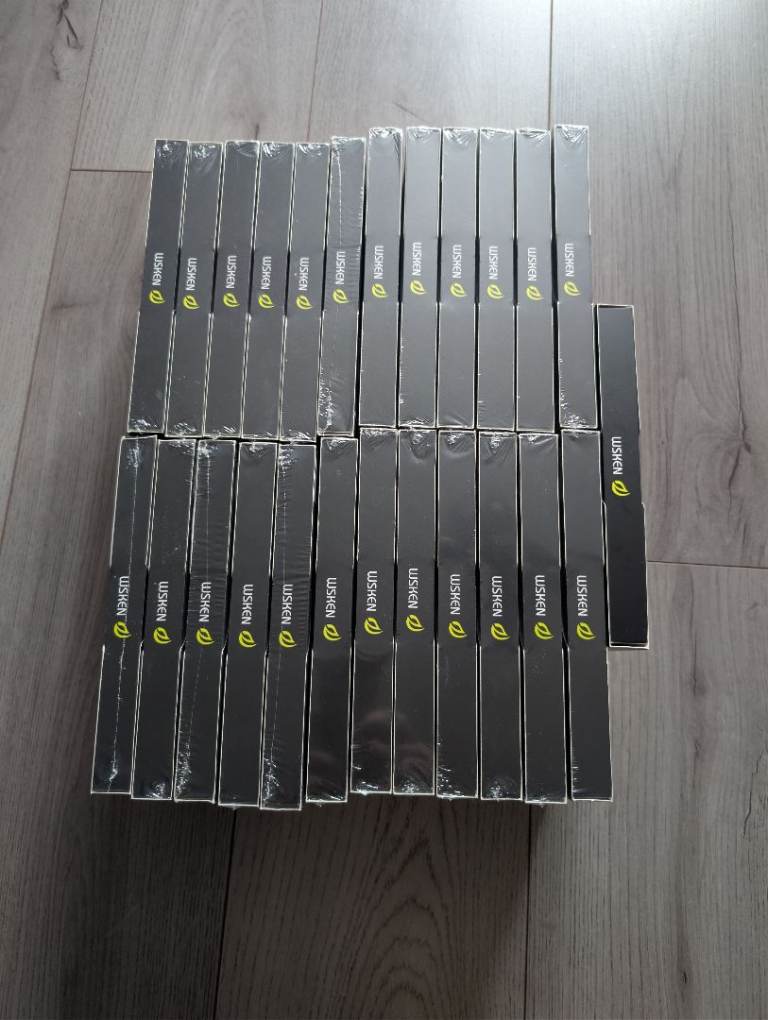 24 x iPhone 17 pro max screen protectors 