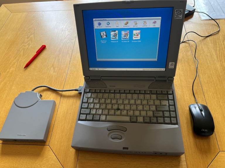 Vintage Toshiba Satellite Pro  with 3 OSs - Windows 95/98/2000