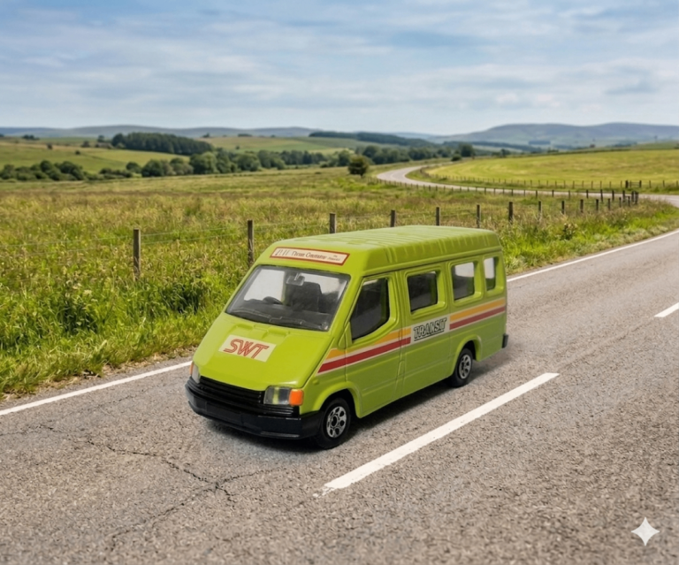 CORGI DIE-CAST MODEL - CITY MINIBUS - FORD TRANSIT - 12 cm IN MINT CONDITION