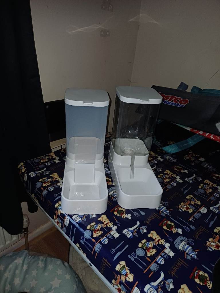 PET FOOD / WATER BOTTLE CONTAINER