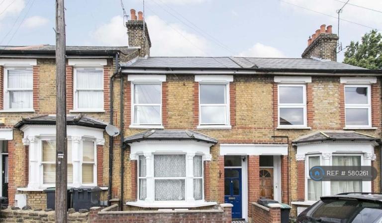 2 bedroom flat in Steele Road, Tottenham, N17 (2 bed) (#580261)