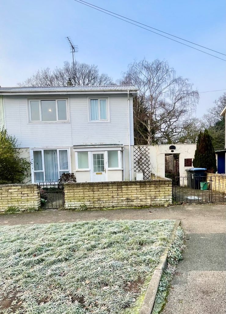3 bedrooms house near west byfleet station. 