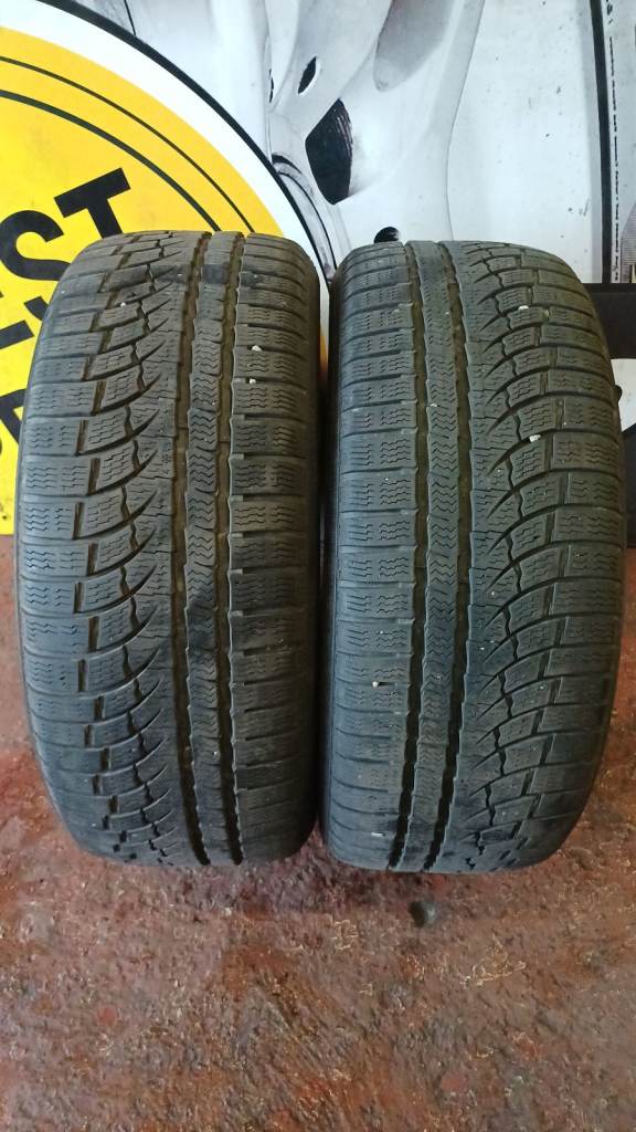 2x 235 50 18 Nokian Winter Tyres