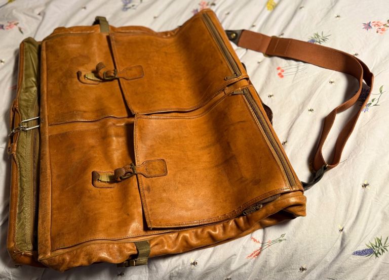 LARGE HARTMANN LEATHER BELTING GARMENT / SUIT BAG  
