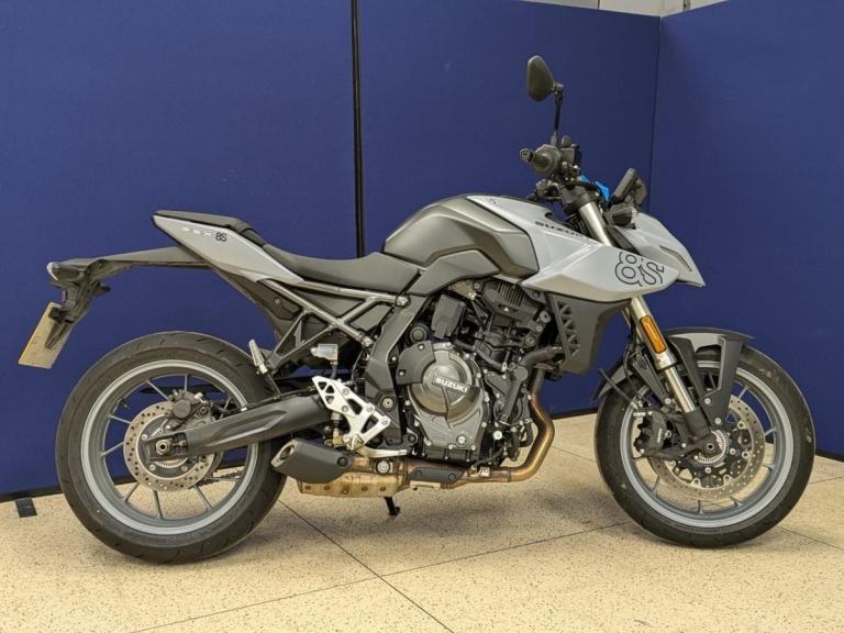 2025 (25) Suzuki GSX-8S in Grey