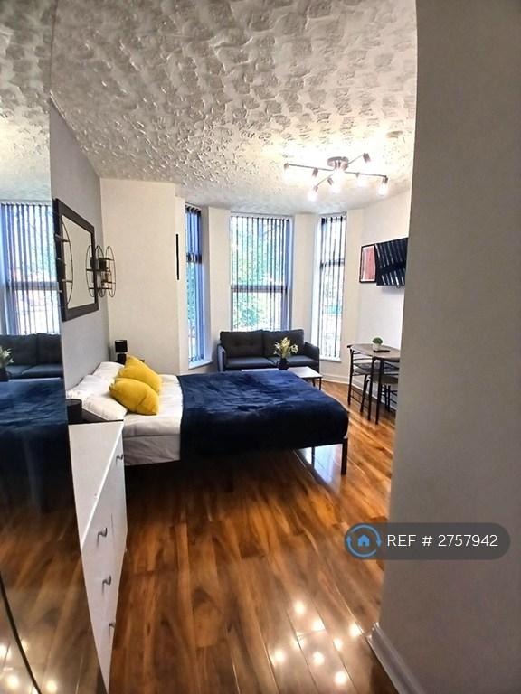 Studio flat in Birch Polygon, Manchester, M14 (#2757942)