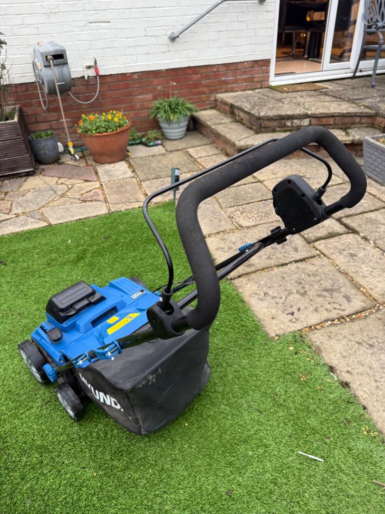 Hyundai Artificial grass lawn sweeper 