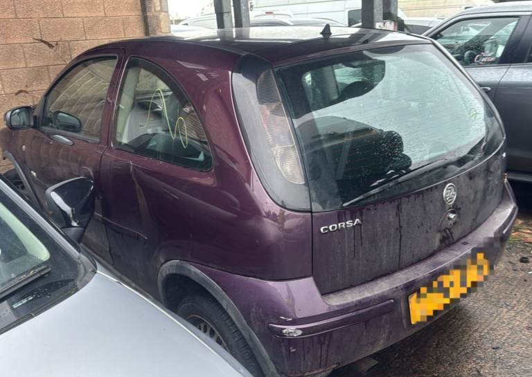 Breaking spare parts vauxhall corsa c 