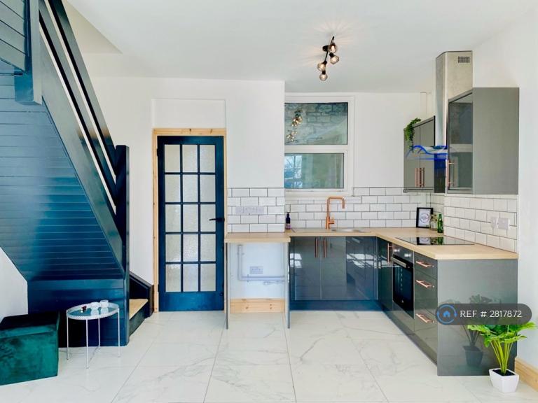 2 bedroom house in North Hill Road, Swansea, SA1 (2 bed) (#2817872)