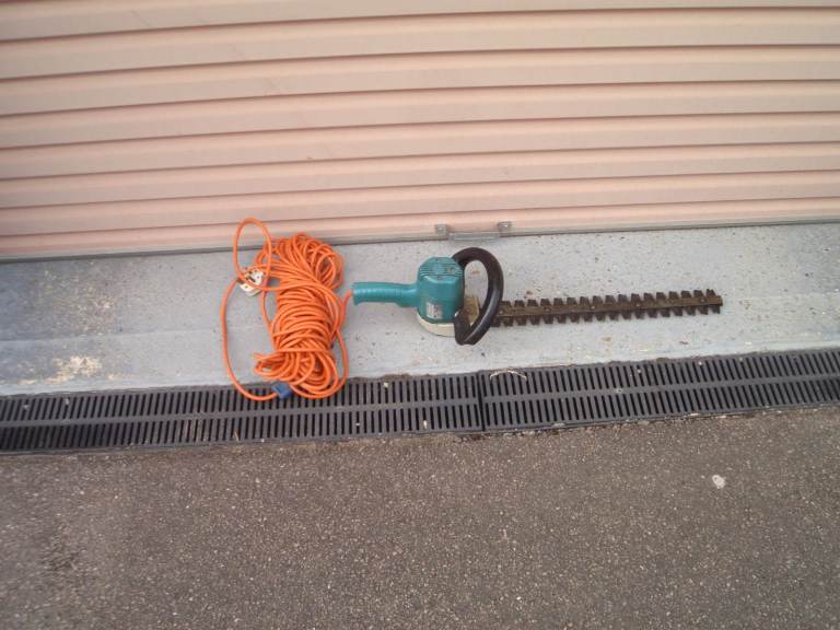 Black & Decker GC 16-H2 Hedge Trimmer with Long Cable
