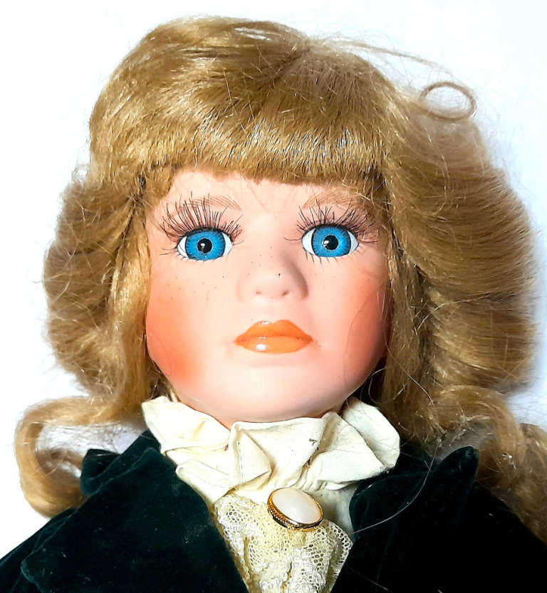 RARE DOLL in RIDING OUTFIT - LEONARDO PORCELAIN - 46 cm