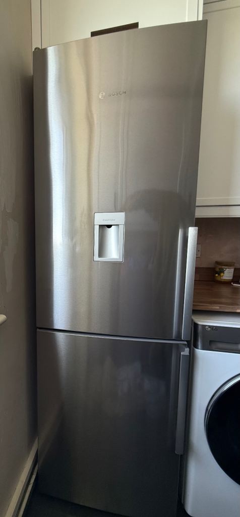 Bosch Fridge Freezer – Like New 
