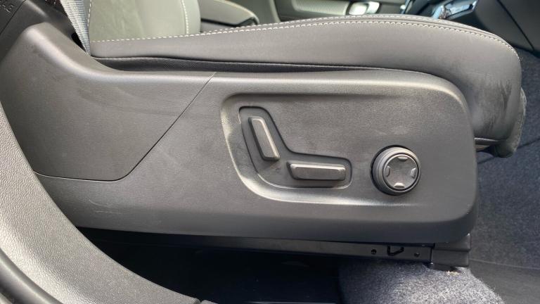 2025 Volvo XC40 2.0 B3P Plus Dark 5dr Auto Petrol Estate Estate Petrol Automatic