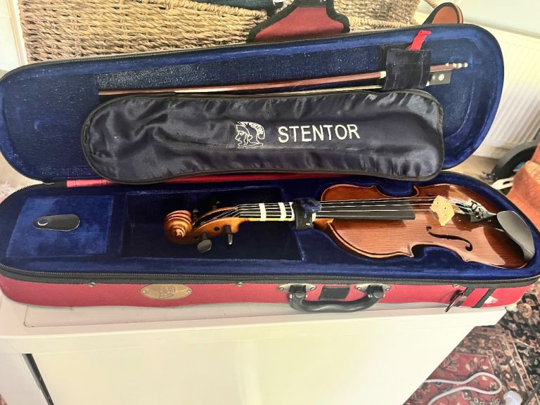 Stentor Violin with Case and Bow – Good Condition
