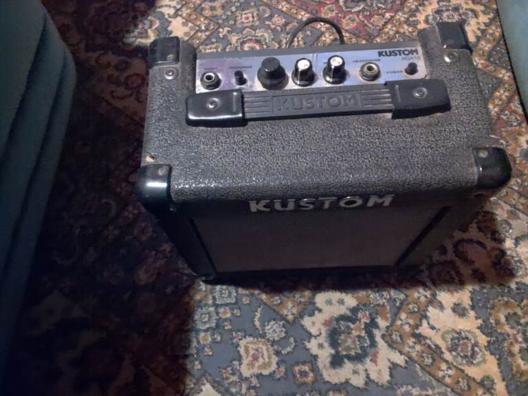 KUSTOM GKA10 GUITAR AMPLIFIER IN FAIR CONDITION