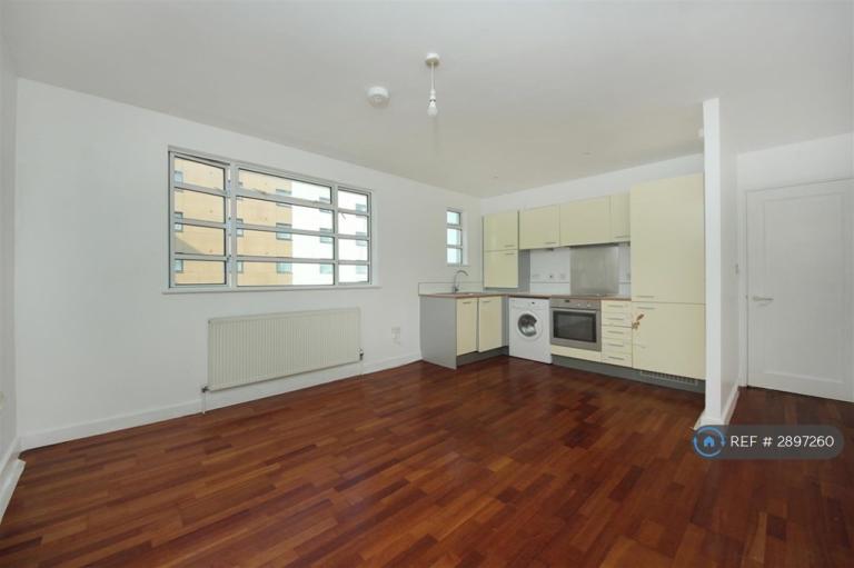 2 bedroom flat in Longfield House, London, W5 (2 bed) (#2897260)
