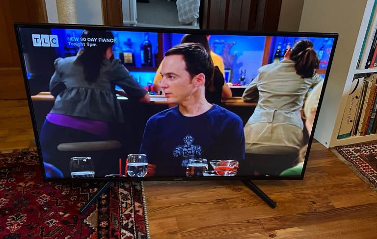 Sony Bravia KD-43XF7093 43" LED Smart TV + Remote Excellent Condition