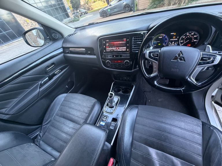 Mitsubishi, OUTLANDER, Estate, 2019, Other, 2360 (cc), 5 doors