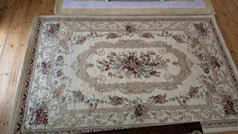 Cream Traditional Aubusson Style Rug - Good Condition Polyester