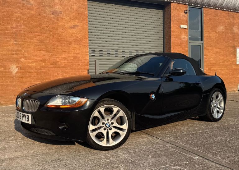 2005 BMW Z4 3.0i SE Manual (E85) | Black Sapphire Metallic | Blackline LSD | Extensive History