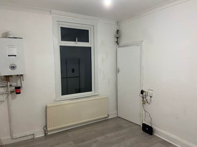 Big Size Double Room to Let in London Road, SS12 0AN, Wickford