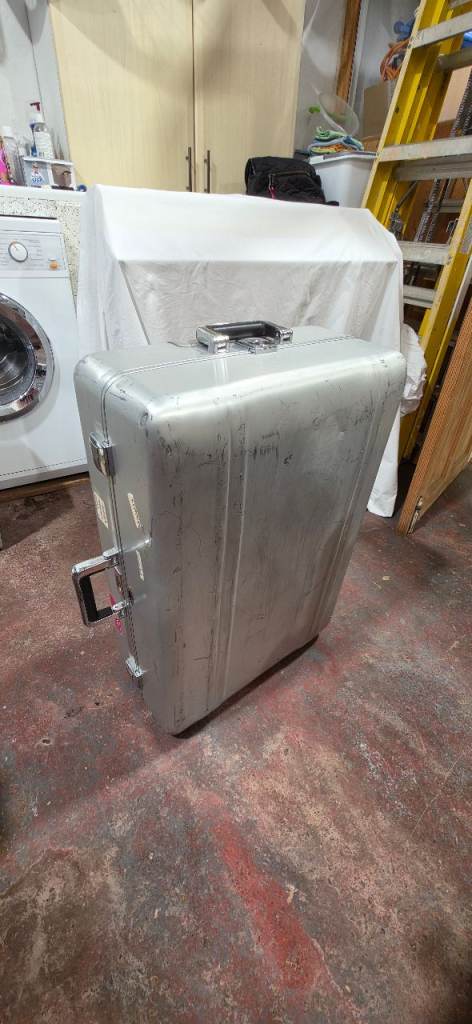 Zero Halliburton suitcase on wheels 
