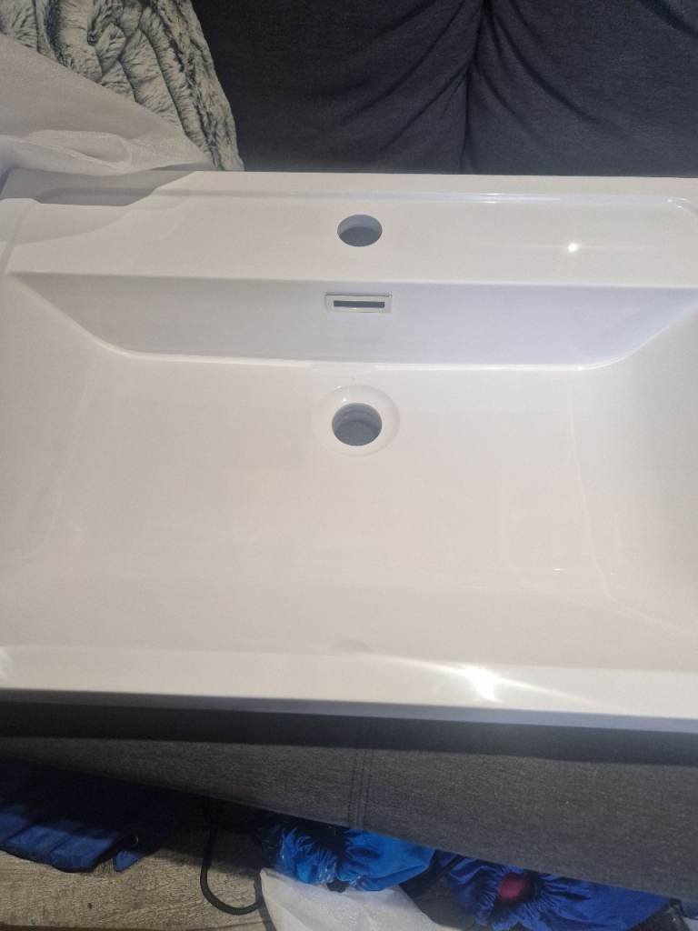 Cubico envy sink .  Overflow in silver .