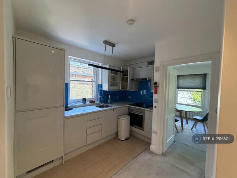 1 bedroom flat in Courtfield Road, London, SW7 (1 bed) (#2916801)
