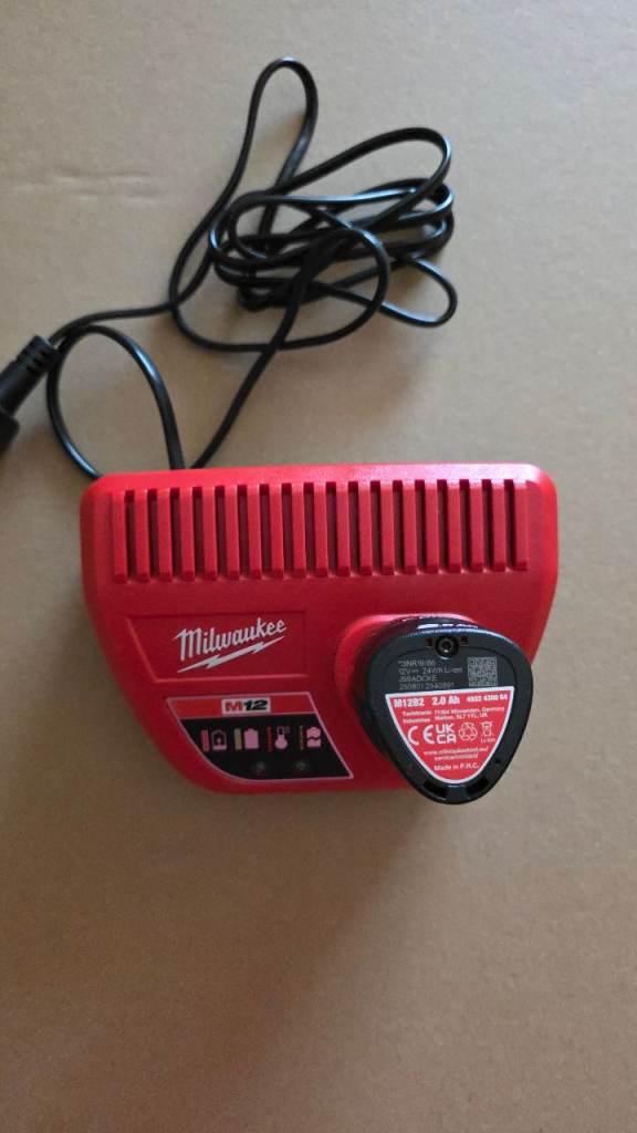 Milwaukee M12 12V Battery Charger & Battery