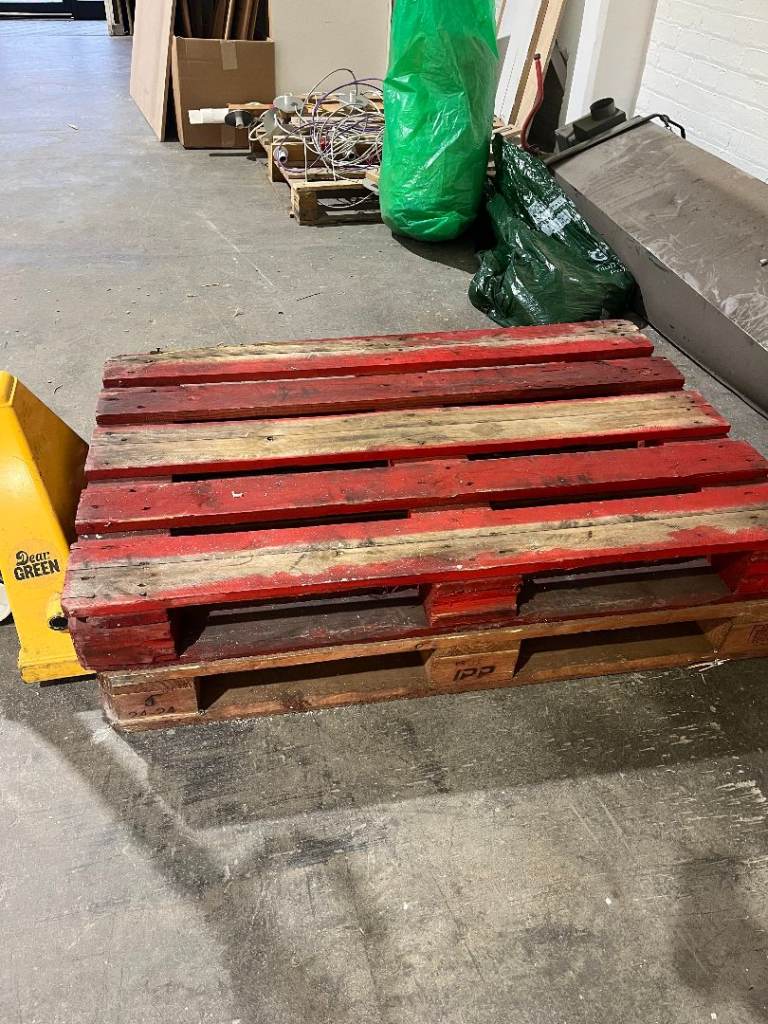FREE: 2 pallets for collection