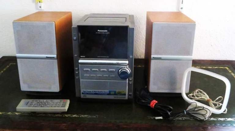 Panasonic SC-PM18 powerful 120 watt Micro Stereo System with 5-CD auto-changer and radio