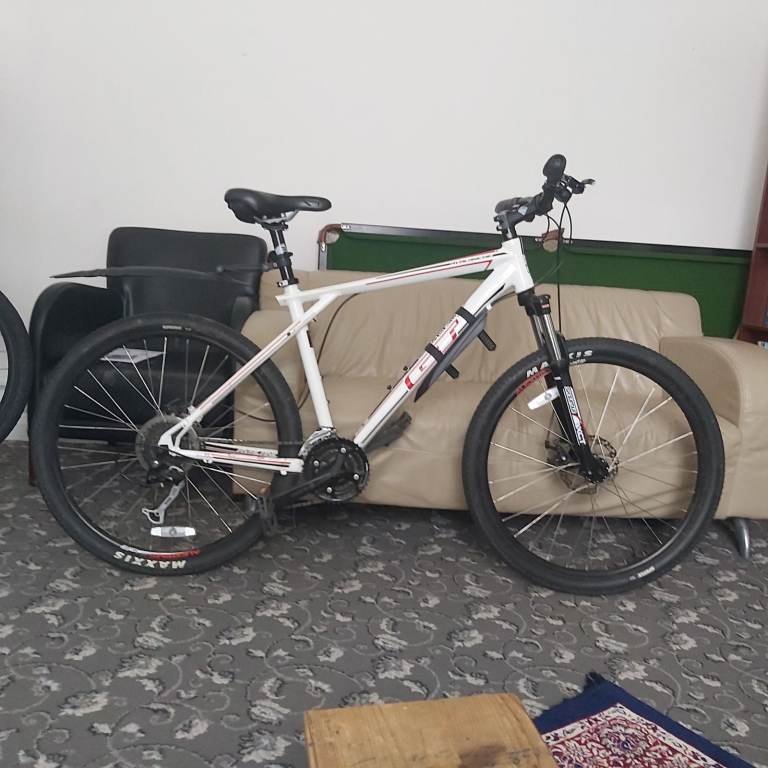 Mens GT avalanche Mountain bike