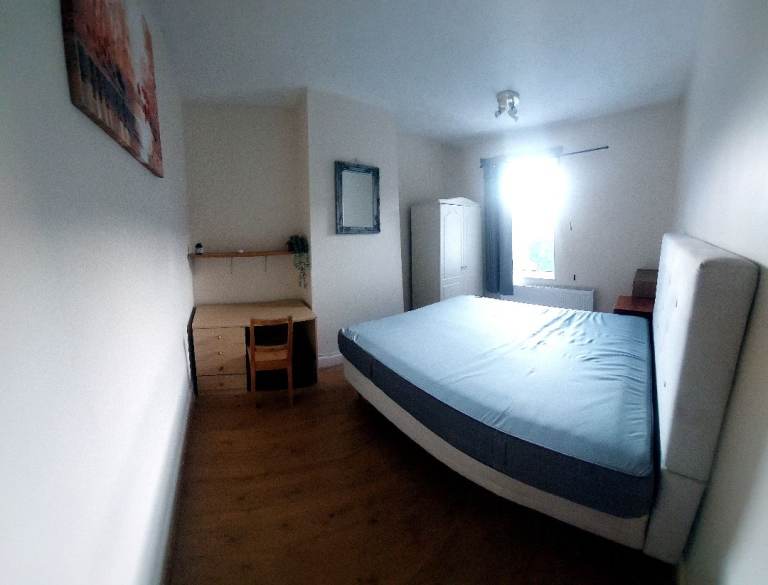 Quiet Double Room for Professional – Bills Included – Horfield (BS7)