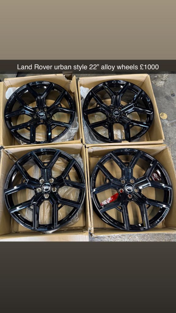 Land Rover urban style 22” alloy wheels 