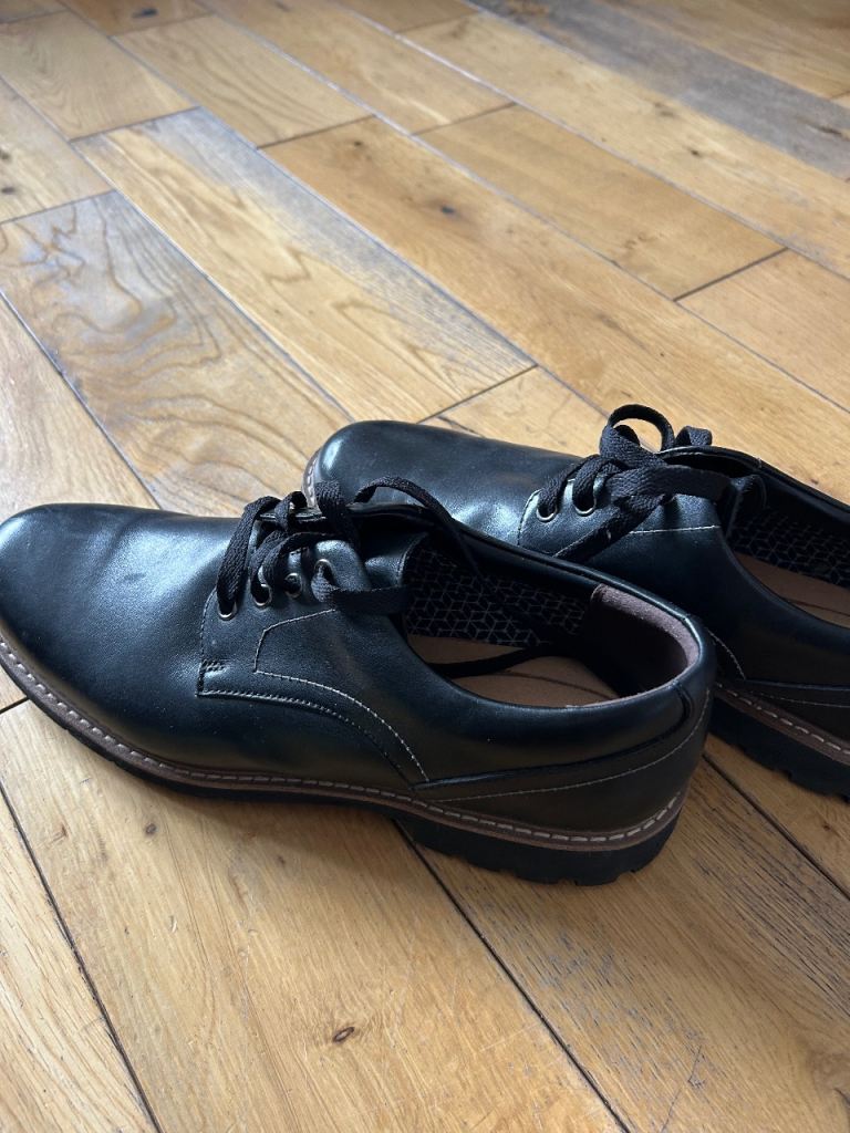 Clark’s 9.5 shoes 