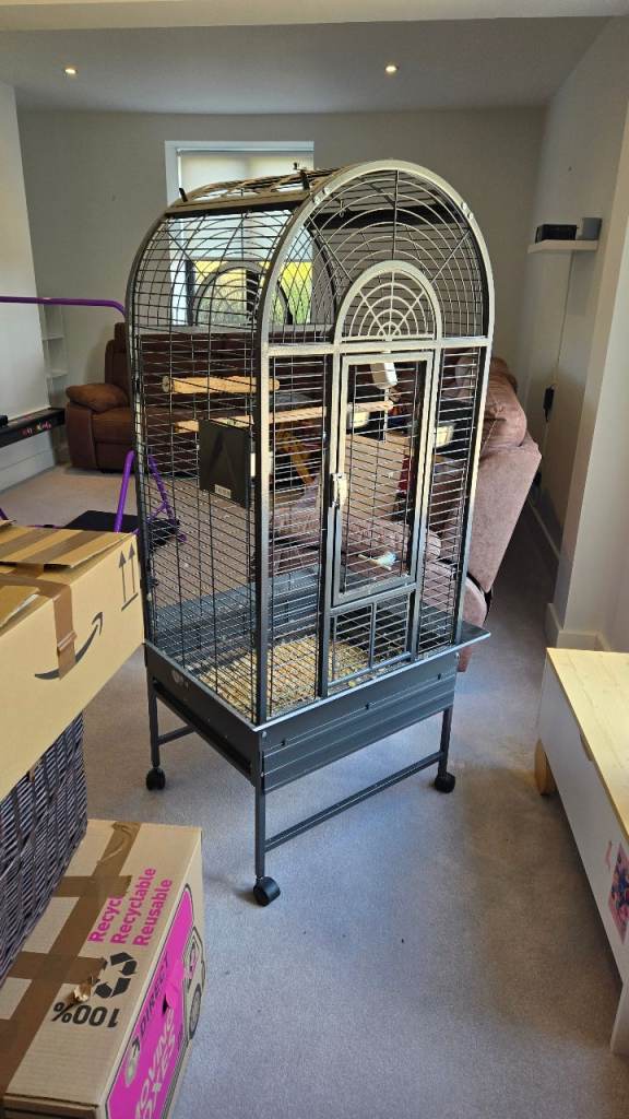 Large Bird Cage on wheels. Parrot, Conure, Budgie etc TOP SPEC