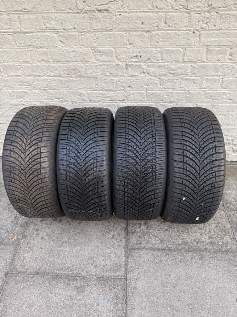 Goodyear Vector 4 Season Gen-3 tyres  225/40 R18 92Y (a set of 4)