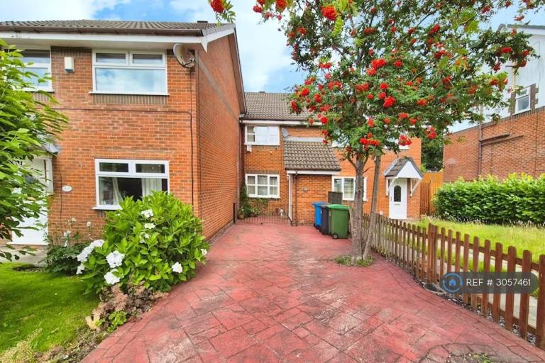 2 bedroom house in Magpie Lane, Oldham, OL4 (2 bed) (#3057461)