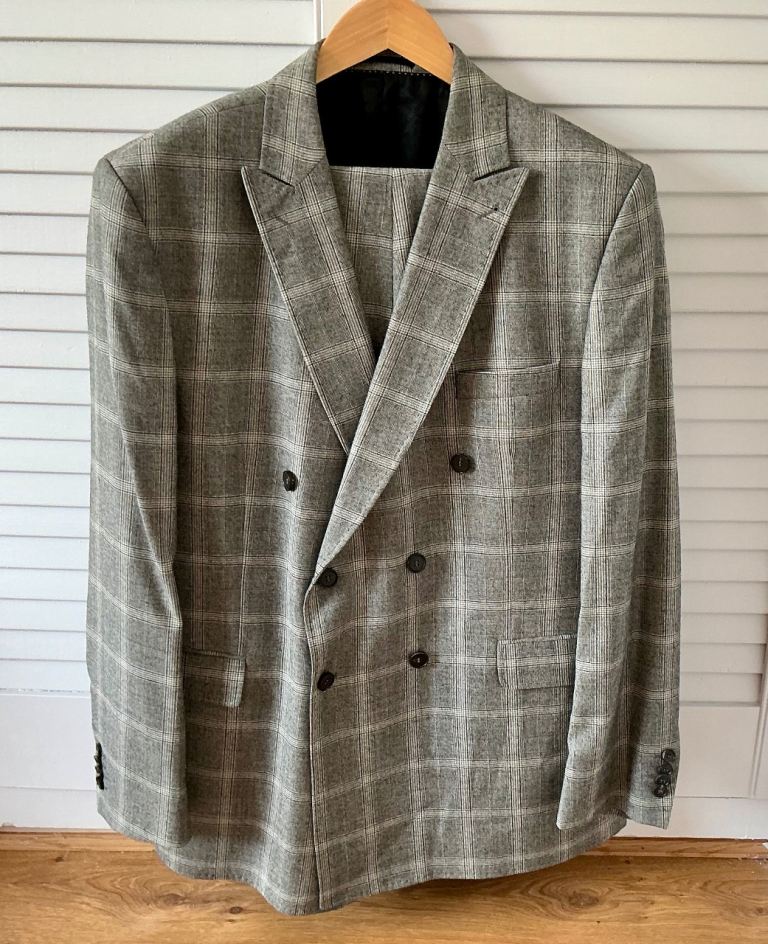 Bisse suit