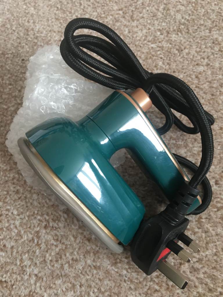 Green foldable mini iron with spray BRAND NEW